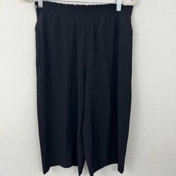 Athleta Womens Savannah Bermuda Short Sz M Wide Leg Lightweight Athleisure Black - Picture 1 of 9